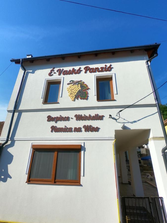 E-Vasko Panzio Borpince Bed and Breakfast Tokaj Εξωτερικό φωτογραφία